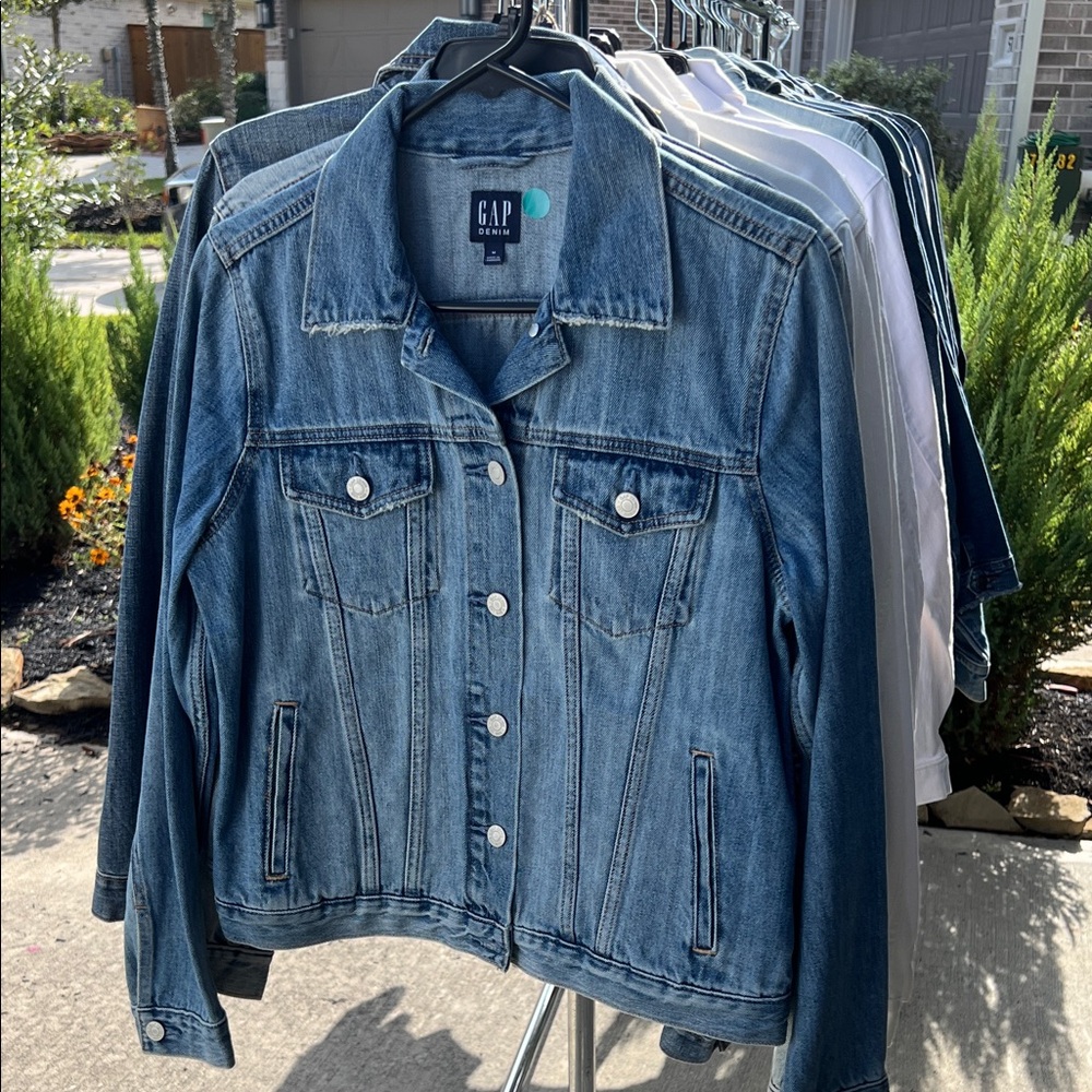 GAP Women's Classic Blue Jean Jacket